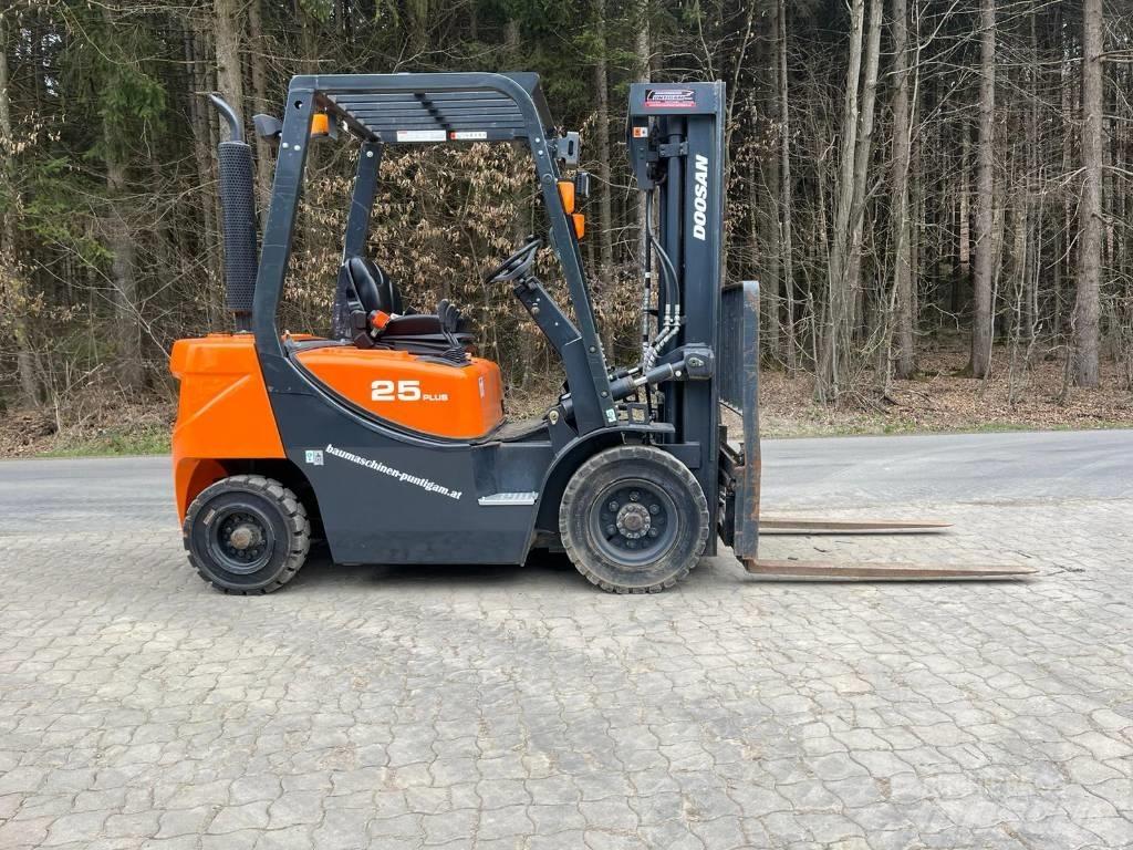 Doosan D 25 GP Дизельные погрузчики