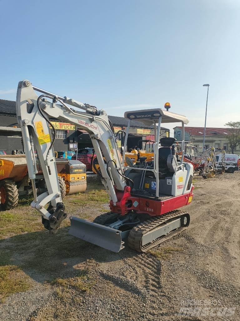 Takeuchi TB 225 Мини-экскаваторы