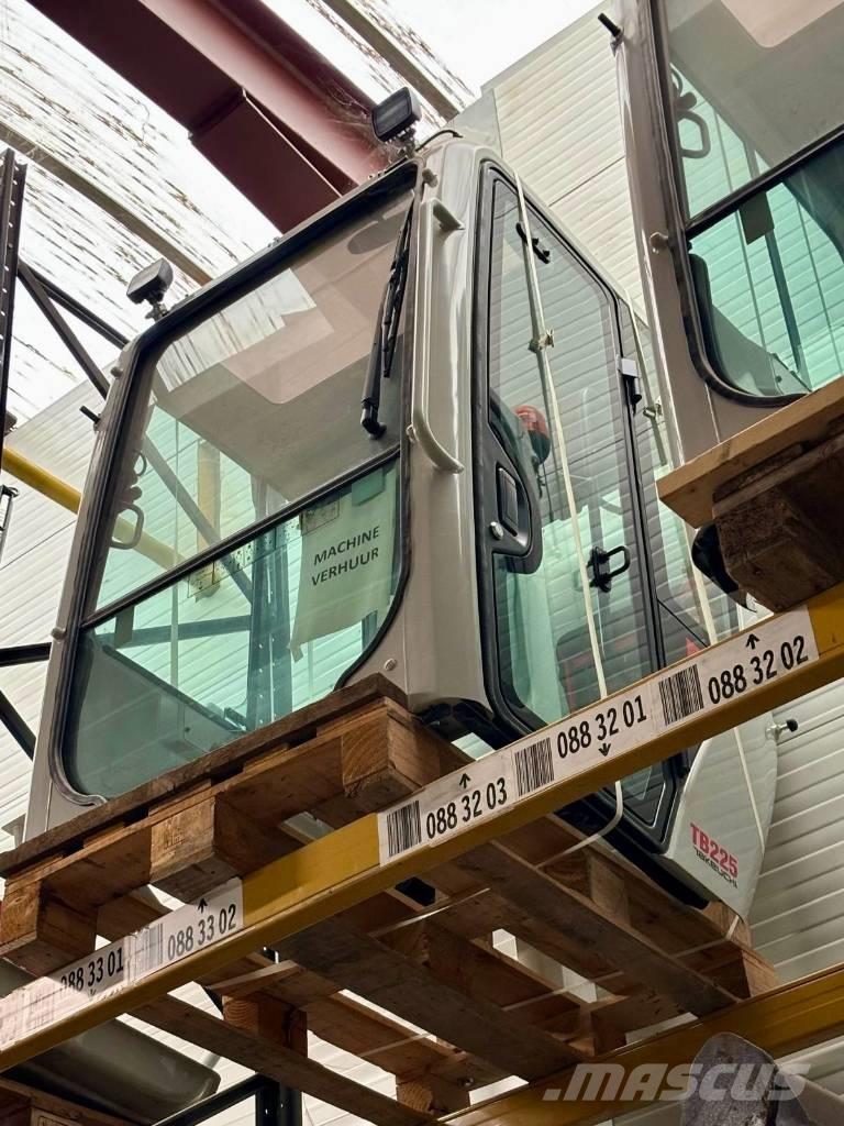 Takeuchi TB 225 Мини-экскаваторы