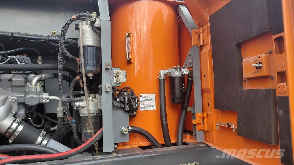 Hitachi ZX220W-5B Колёсные экскаваторы