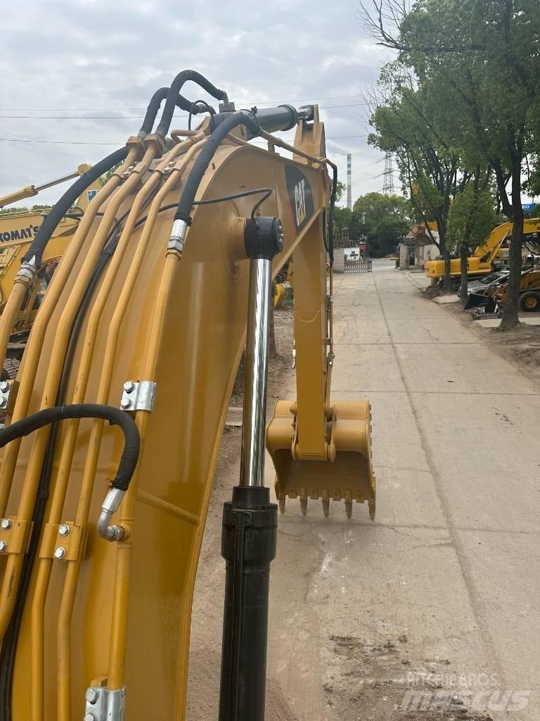 CAT CAT330D Малые экскаваторы 7т-12т