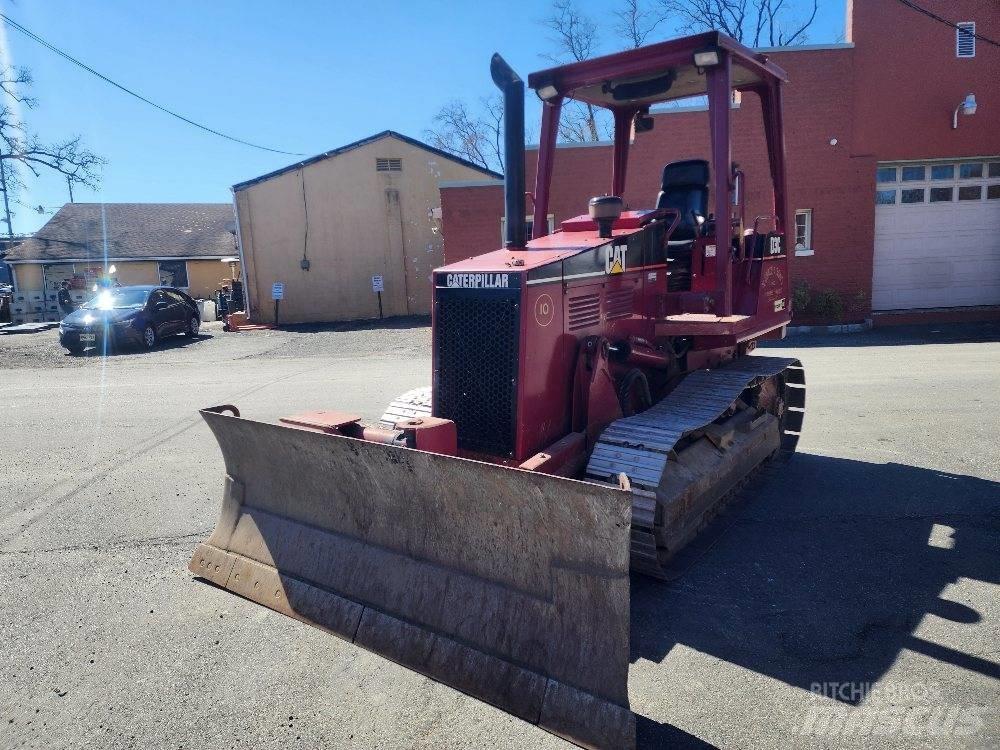 CAT D 3 C III Гусеничные бульдозеры