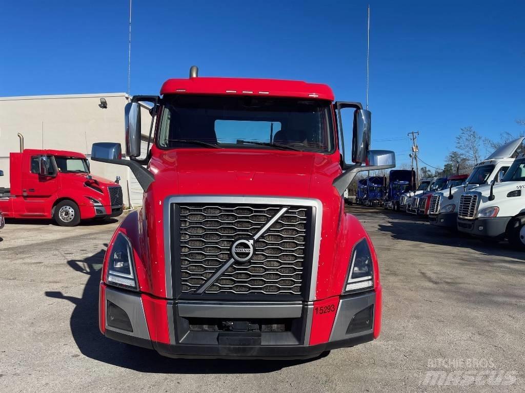 Volvo VNL64T300 Седельные тягачи