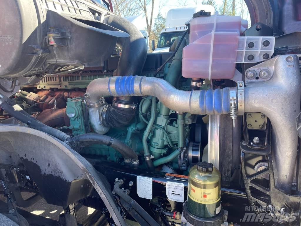 Volvo VNL64T300 Седельные тягачи