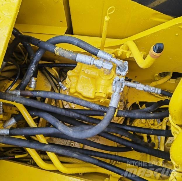 Komatsu PC220-8 Гусеничные экскаваторы