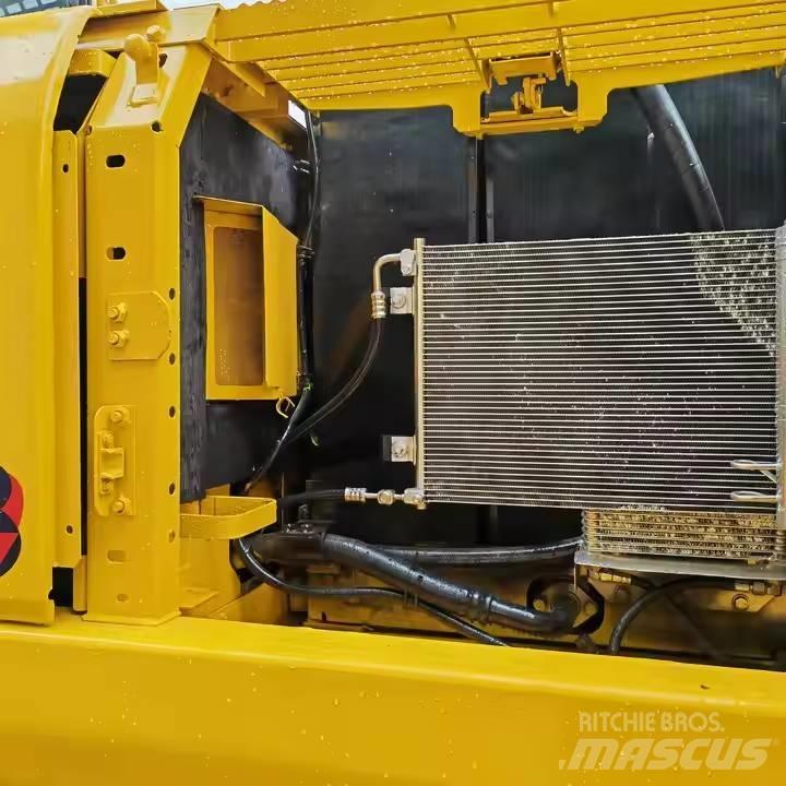 Komatsu PC220-8 Гусеничные экскаваторы