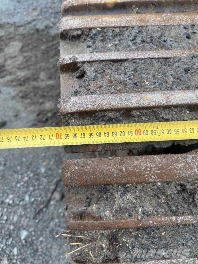 Hitachi ZX 225 USR-3 Гусеничные экскаваторы