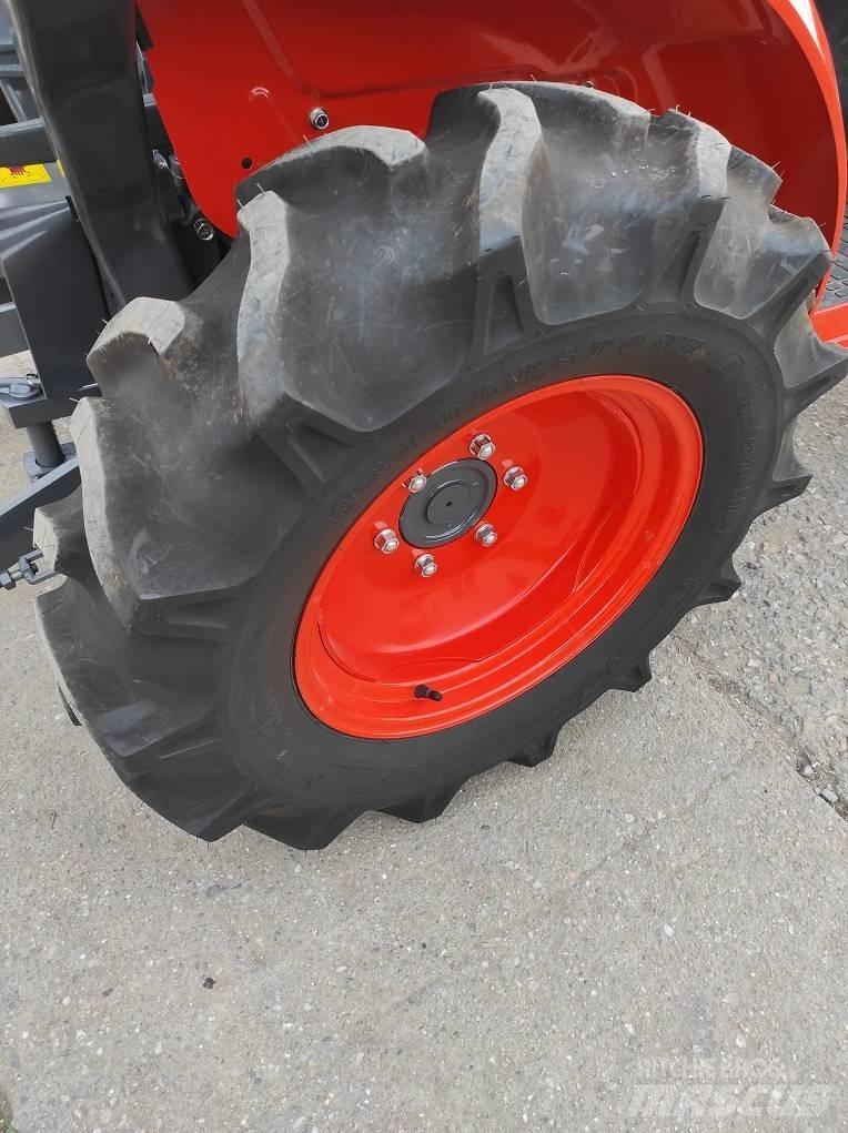 Kubota B1121 Коммунальные тракторы