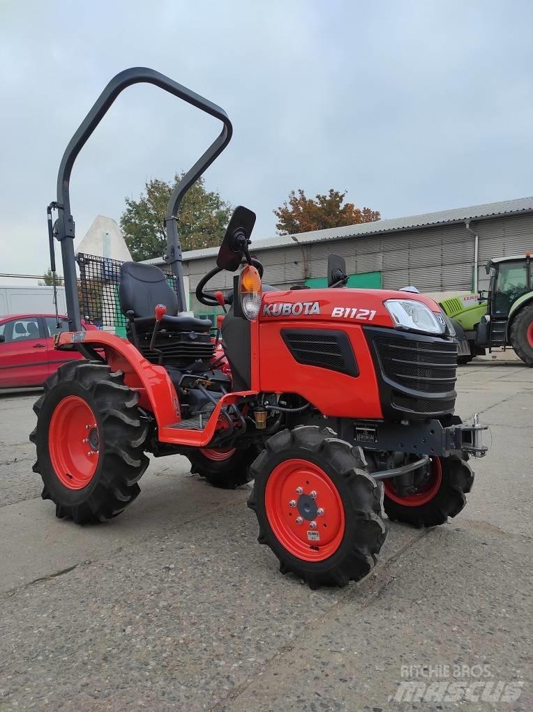 Kubota B1121 Коммунальные тракторы