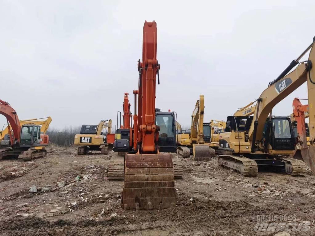 Hitachi ZX 250 Гусеничные экскаваторы
