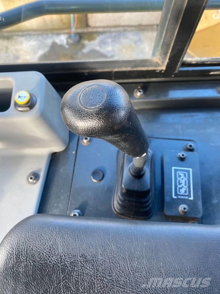 Komatsu D 61 PXi-24 Гусеничные бульдозеры