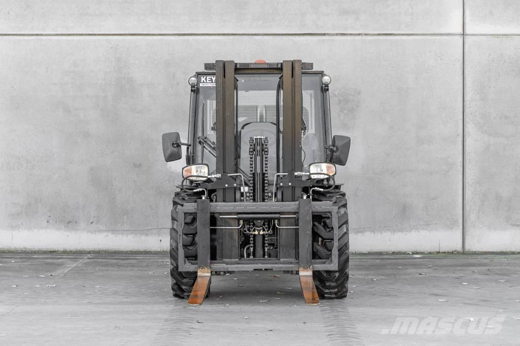 Manitou MC 30-4 Дизельные погрузчики