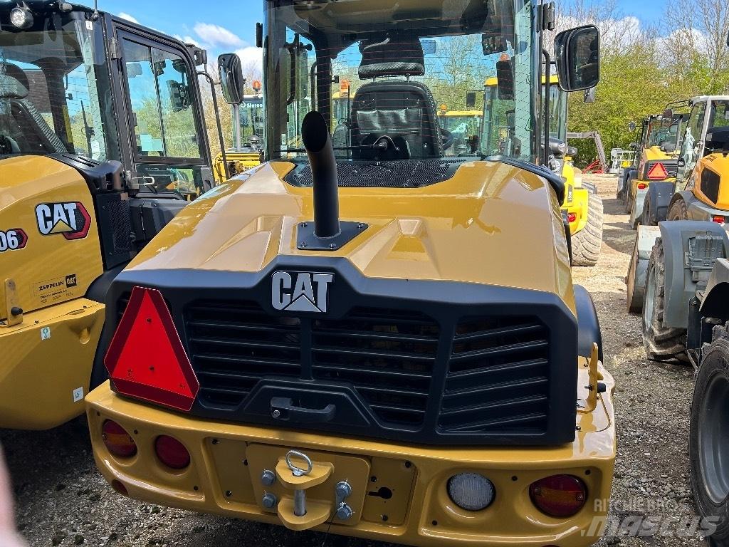 CAT 906 Фронтальные погрузчики