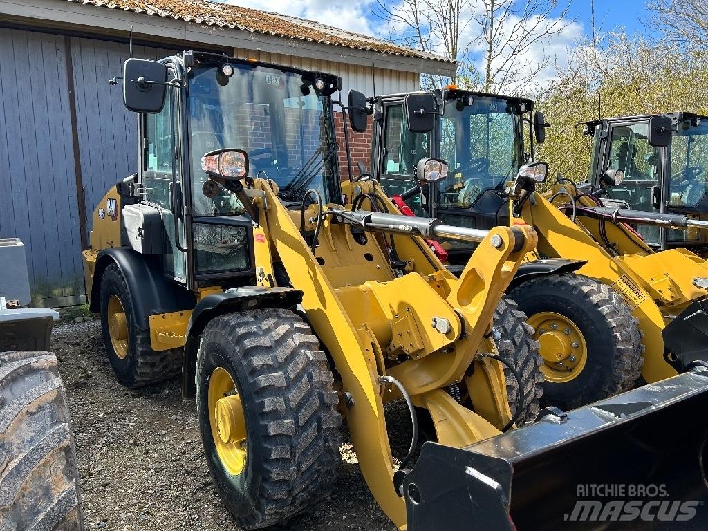 CAT 906 Фронтальные погрузчики