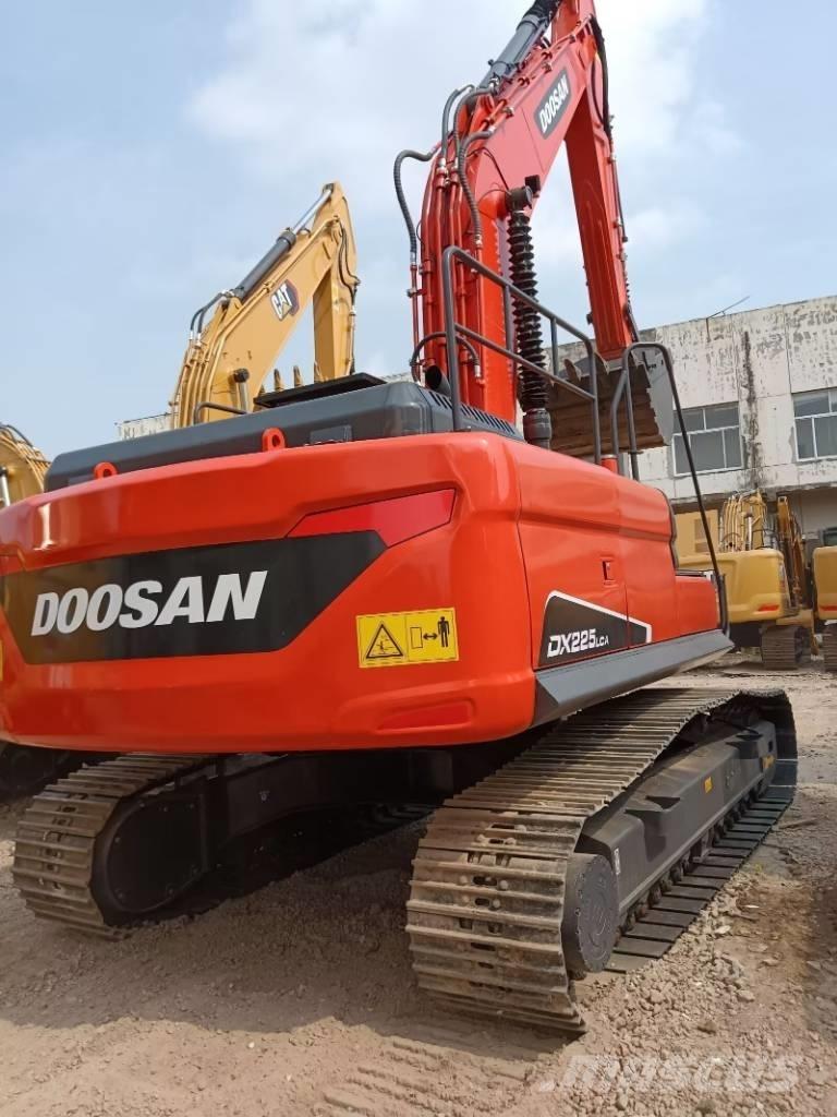 Doosan DX 225 LC Гусеничные экскаваторы