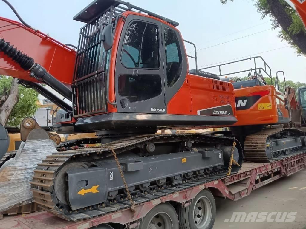 Doosan DX 225 LC Гусеничные экскаваторы
