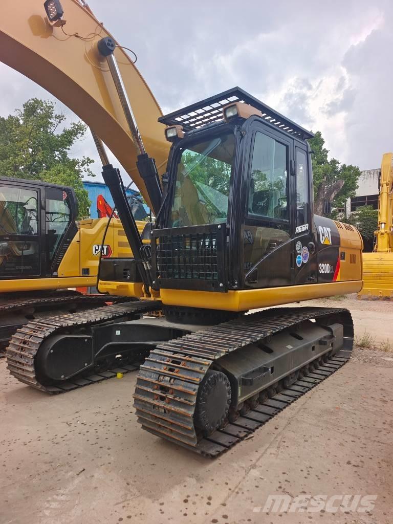 CAT 320 D2L Гусеничные экскаваторы