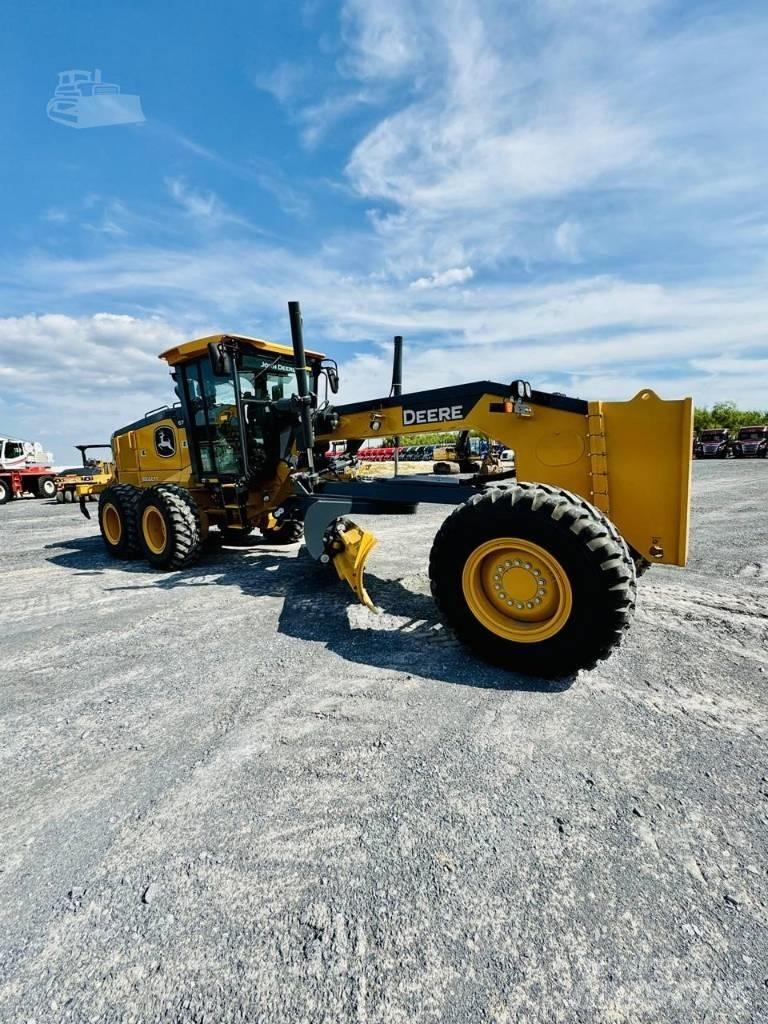 DEERE 672G Грейдеры