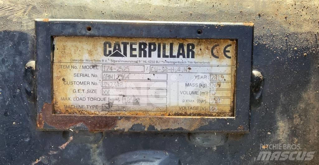 CAT Attache rapide Колёсные экскаваторы