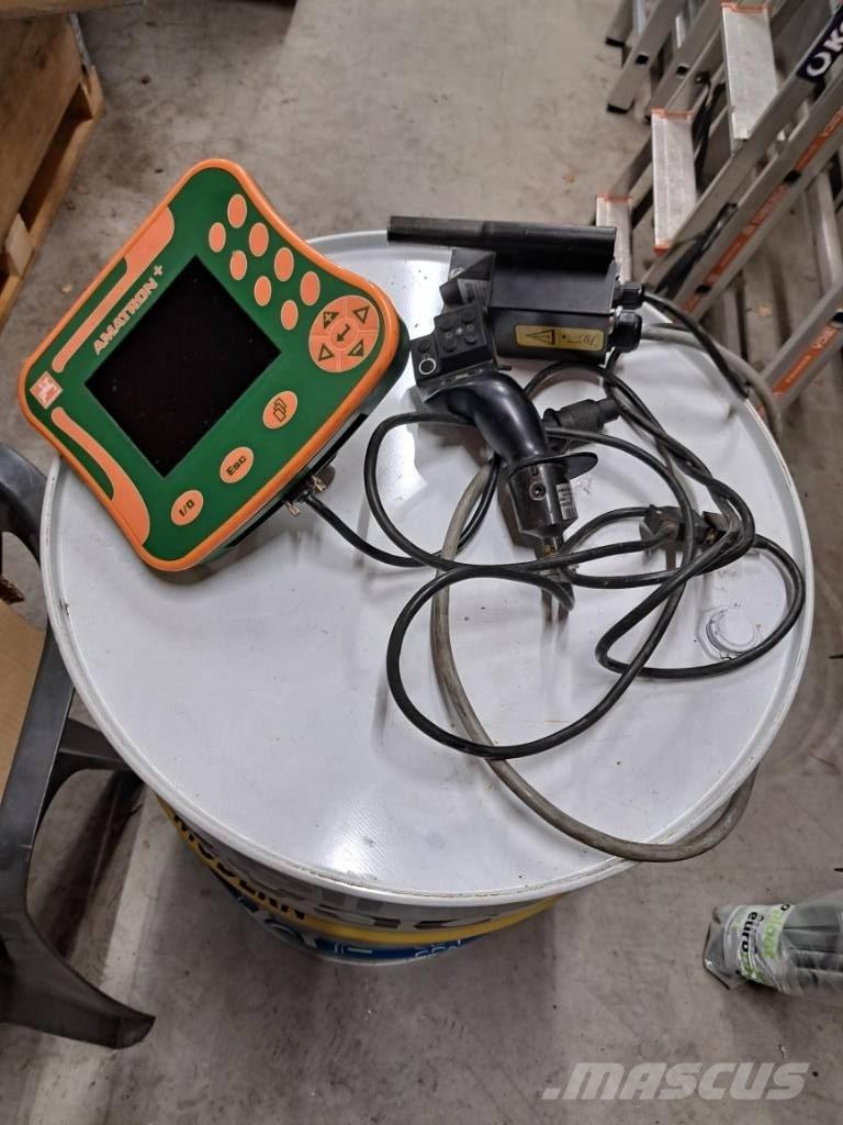 Amazone Ux 3200 20m Прицепные опрыскиватели