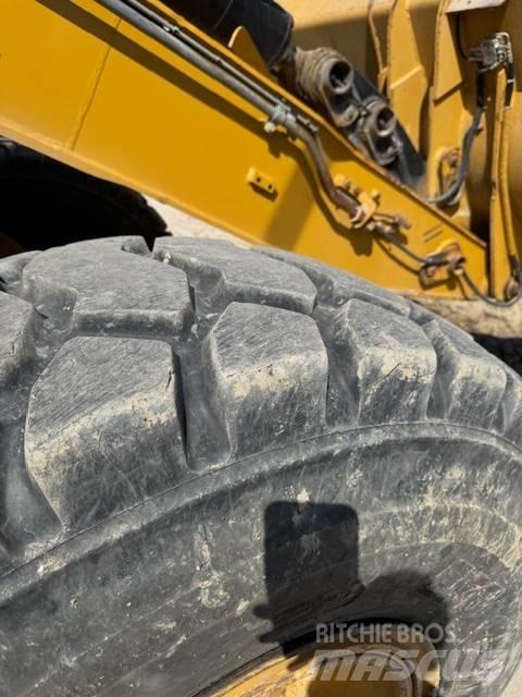 CAT 930 H Фронтальные погрузчики