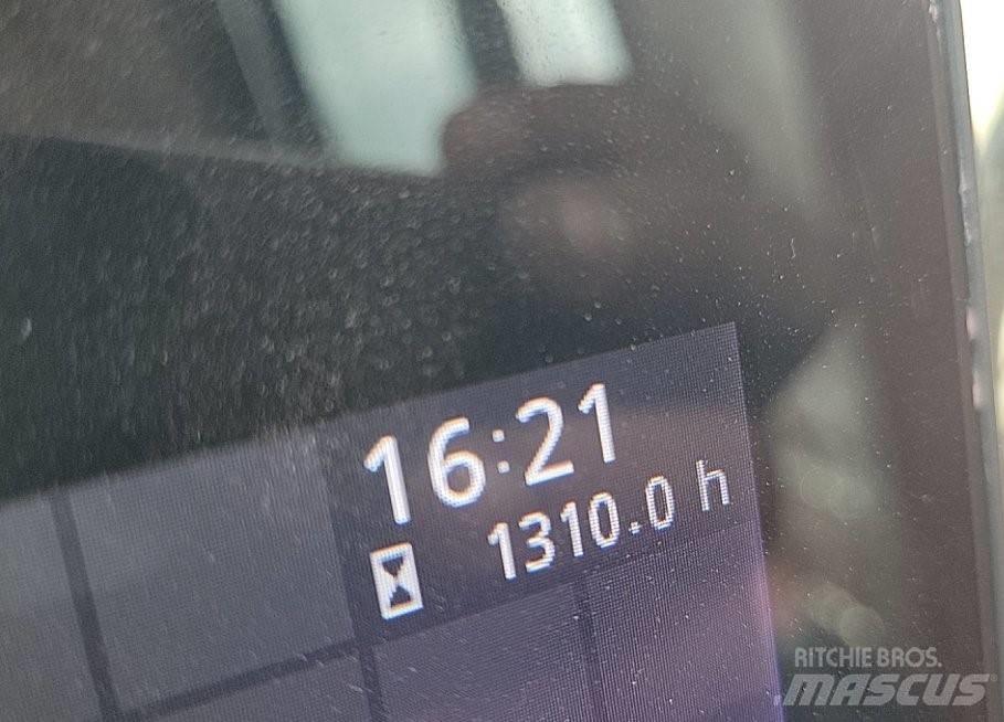 Hitachi ZX225USLC-7 Гусеничные экскаваторы