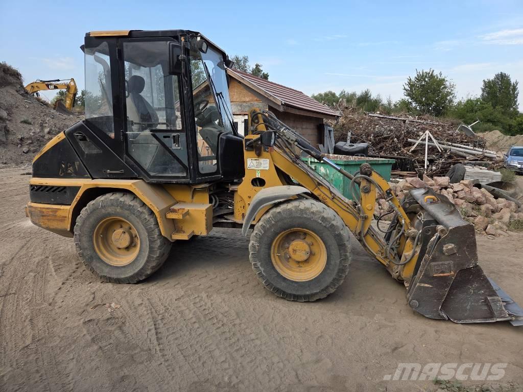 CAT 906 Фронтальные погрузчики