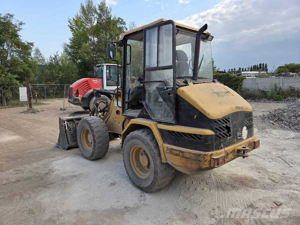 CAT 906 Фронтальные погрузчики