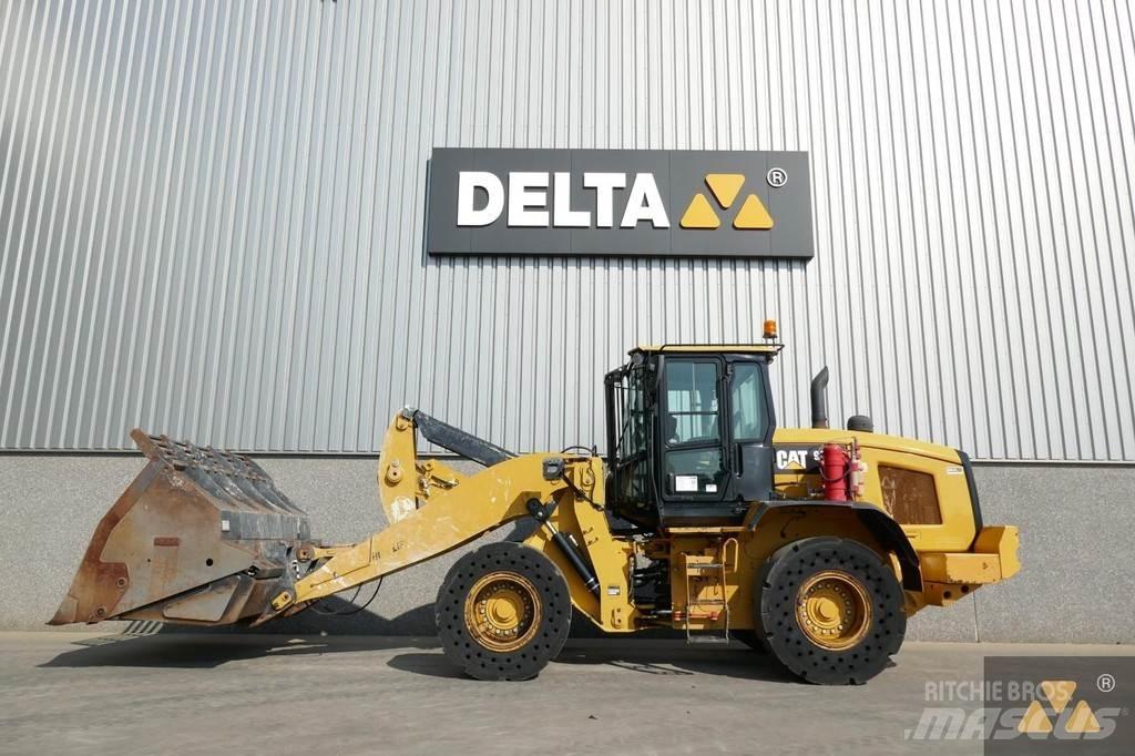 CAT 938M Фронтальные погрузчики