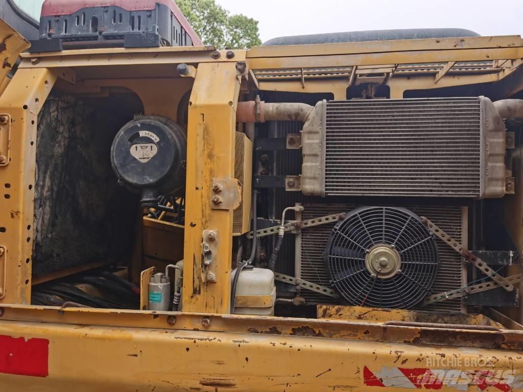 Komatsu PC 200-7 Гусеничные экскаваторы