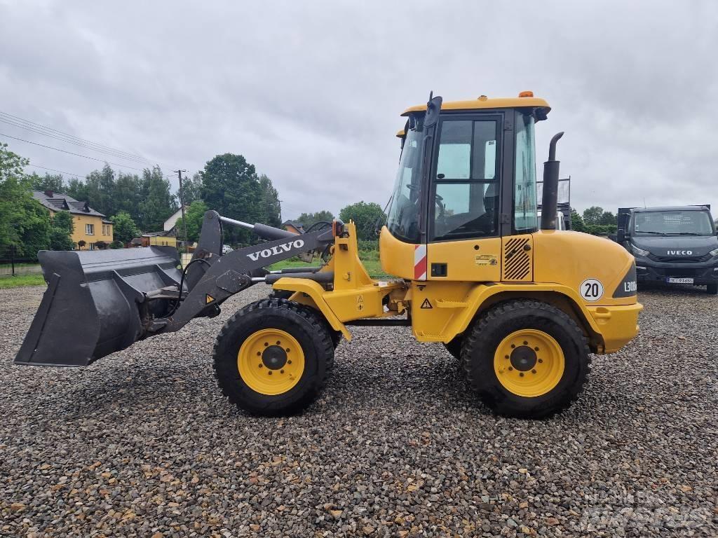 Volvo L 30 Фронтальные погрузчики