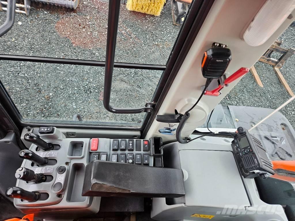 Hitachi ZW 180-6 Фронтальные погрузчики