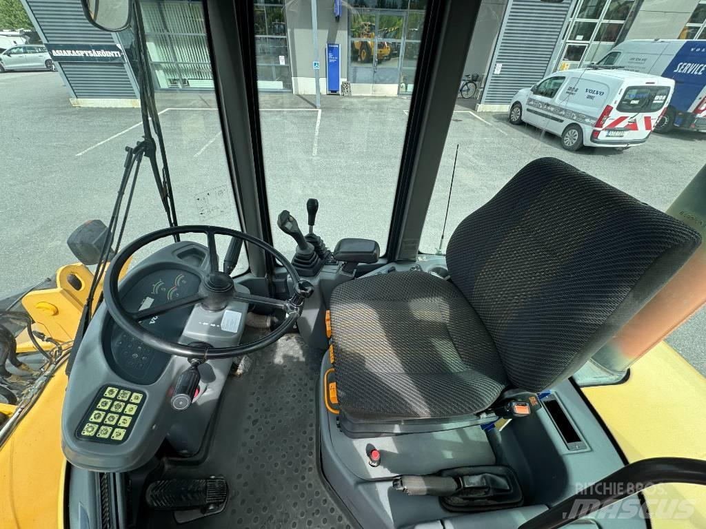 Volvo L 30 B Фронтальные погрузчики