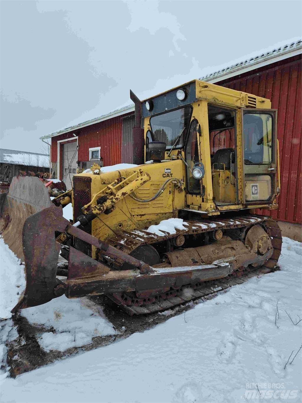 CAT D4E Гусеничные бульдозеры