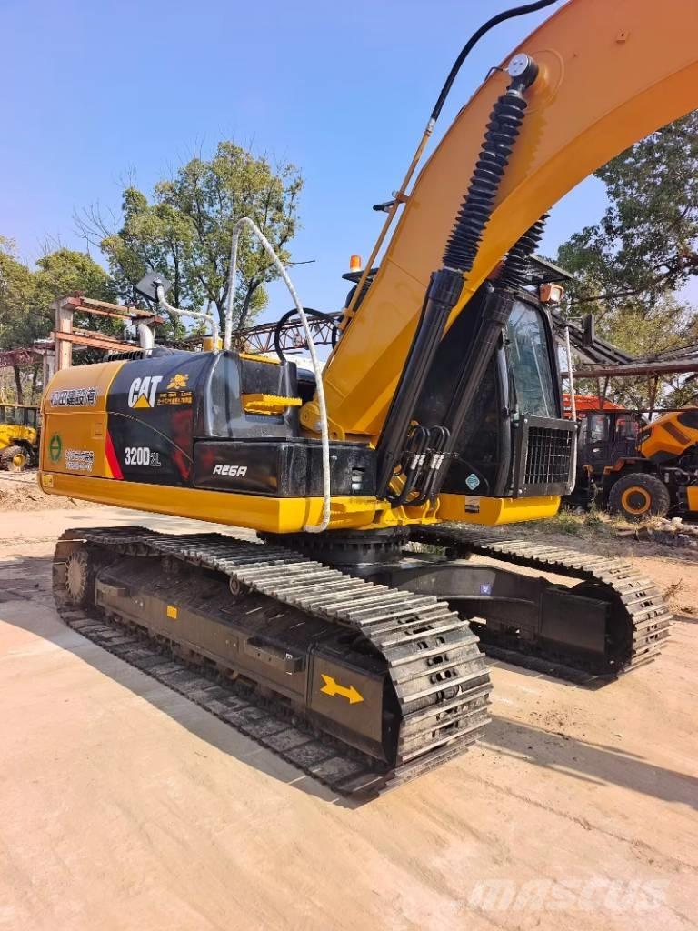 CAT 320 D2L Гусеничные экскаваторы