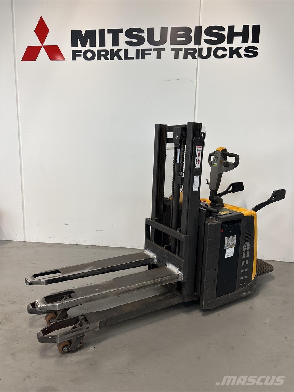 Atlet PDP200 Самоходные электроштабелёры