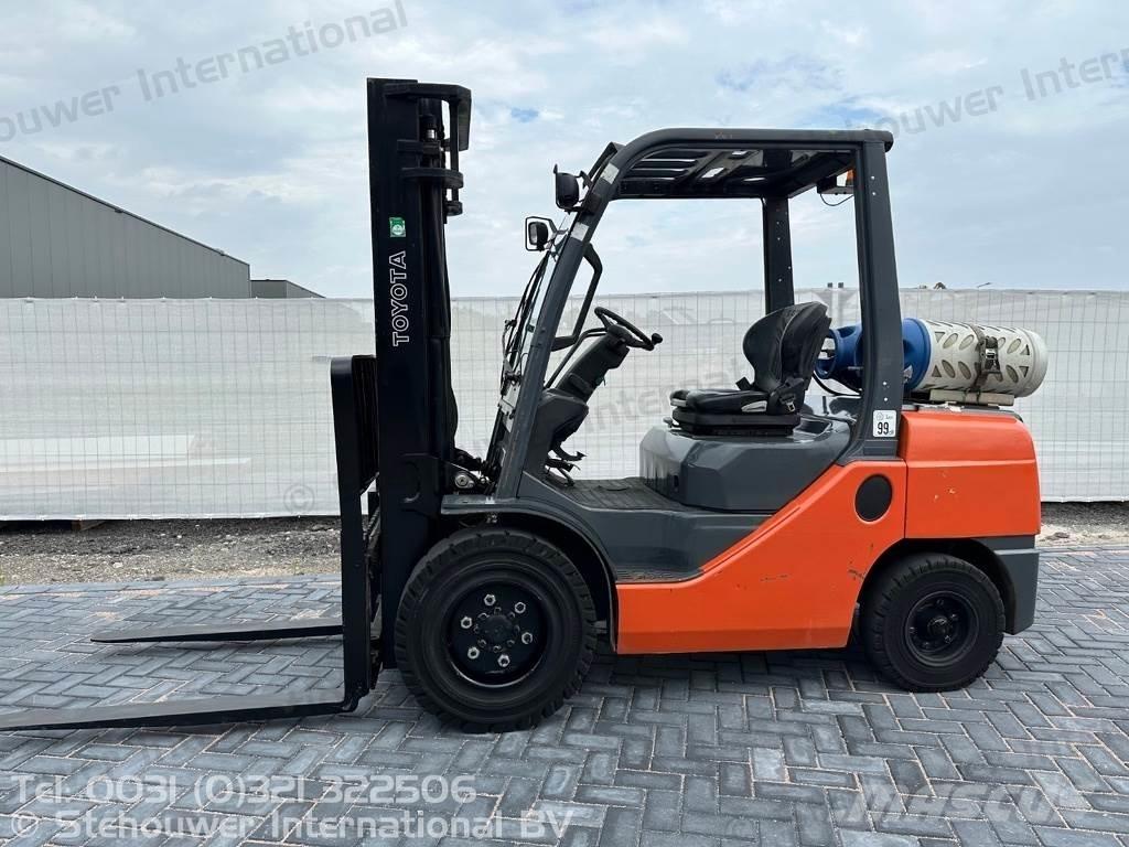 Toyota 02-8FGJF35 Газовые погрузчики