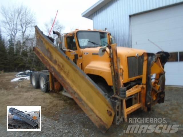 International 5500 i Снежные отвалы и плуги