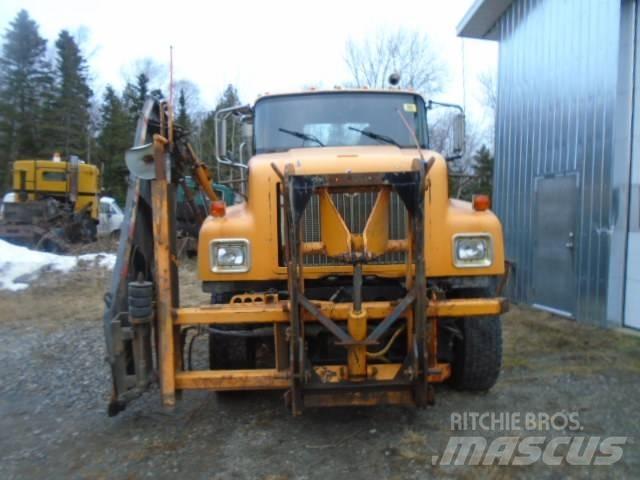 International 5500 i Снежные отвалы и плуги