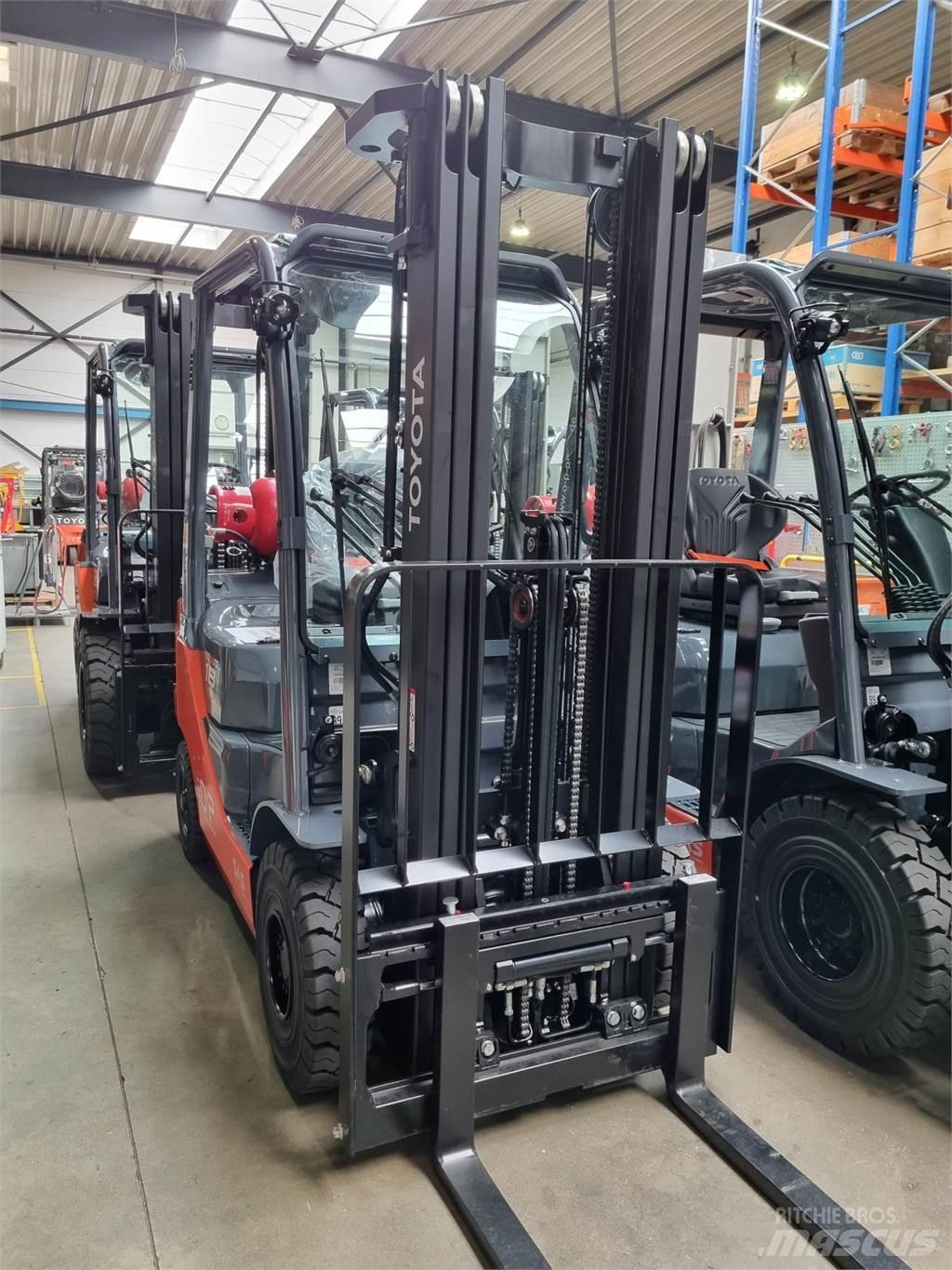 Toyota 02-8FGF18 Газовые погрузчики