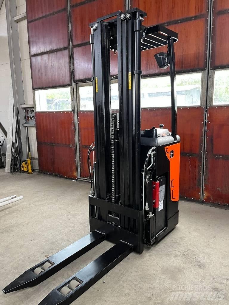 Rocla SST 16 AC Самоходные электроштабелёры