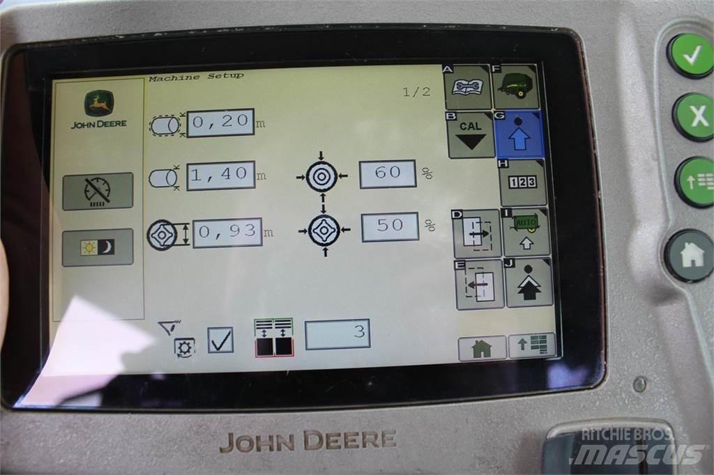 John Deere 990 Рулонные пресс-подборщики