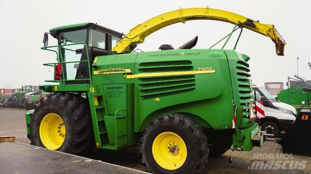 John Deere 7300 Самоходные кормоуборочные комбайны