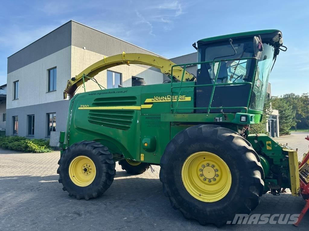 John Deere 7300 Самоходные кормоуборочные комбайны