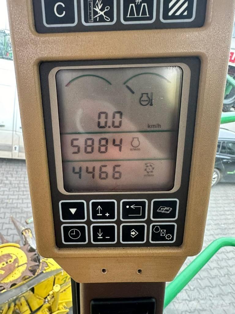 John Deere 7300 Самоходные кормоуборочные комбайны