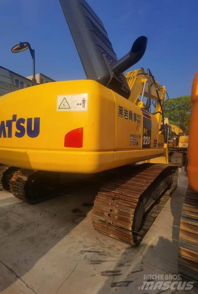 Komatsu PC 220 Гусеничные экскаваторы