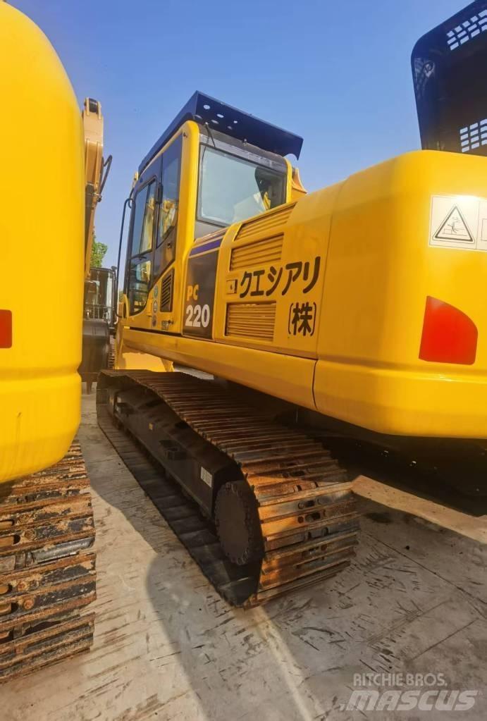 Komatsu PC 220 Гусеничные экскаваторы