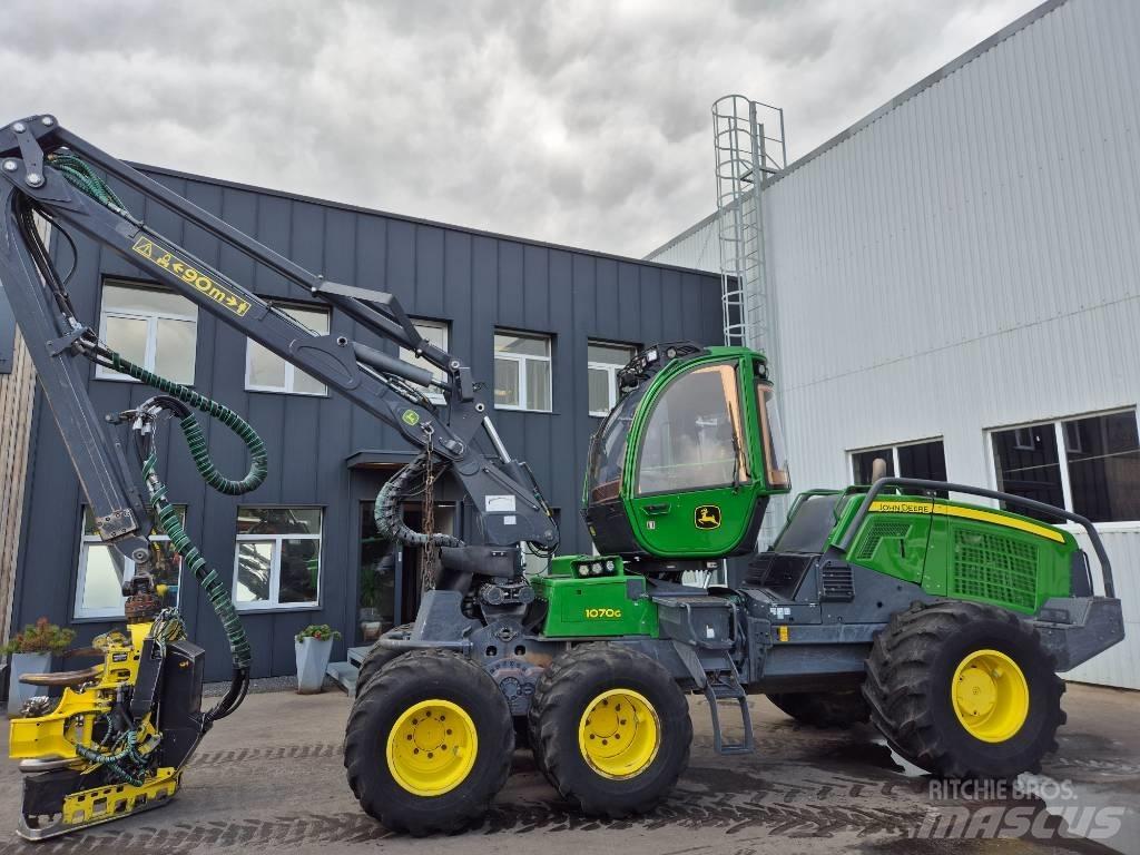 John Deere 1070 G Харвестеры