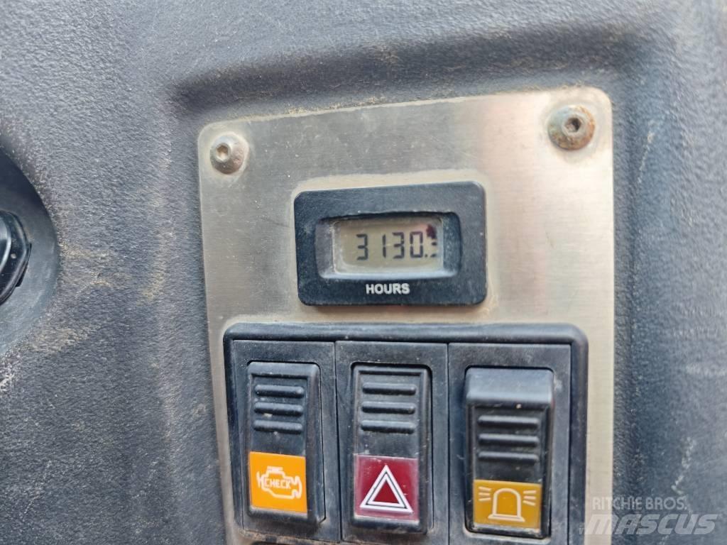 Ausa D 600 APG Мини-самосвалы