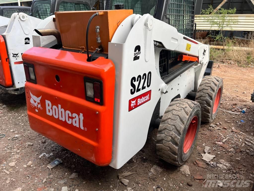 Bobcat S220 Мини-погрузчики